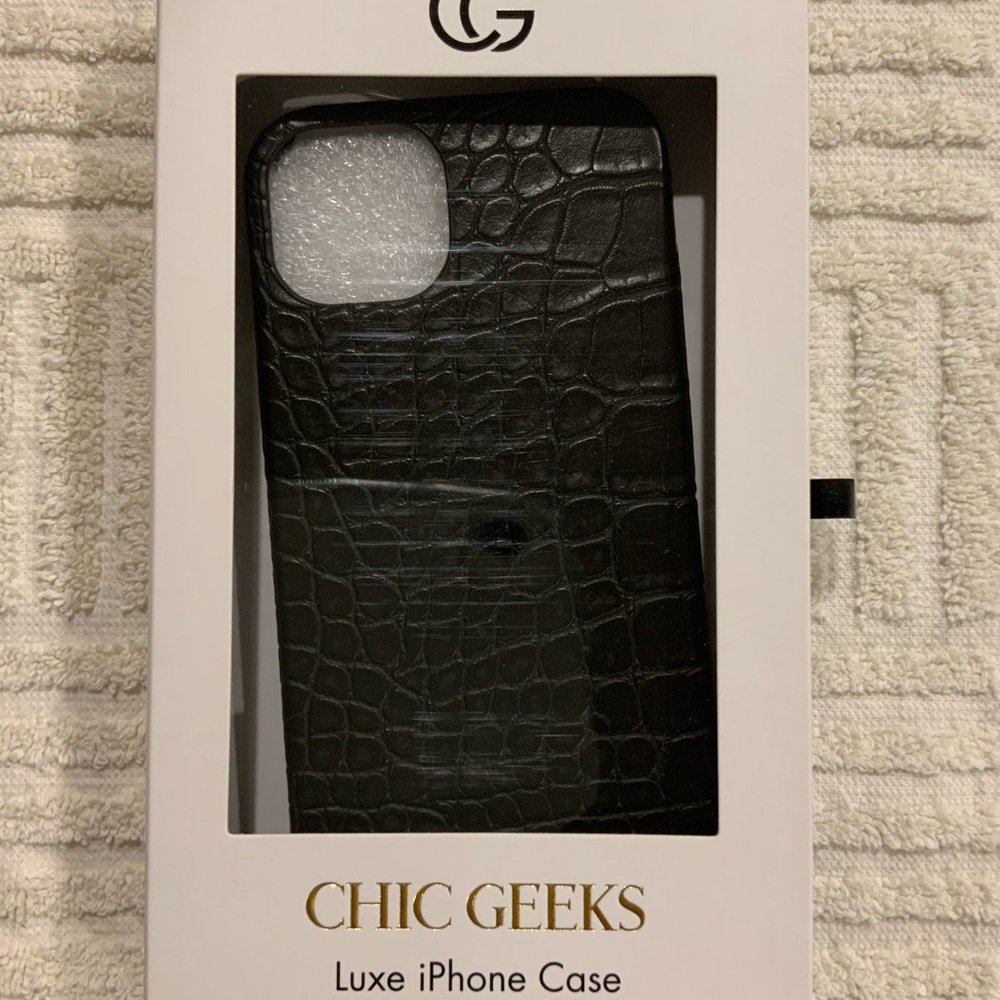 Chic Geeks Luxe iPhone 13 Case - Picture 2 of 5